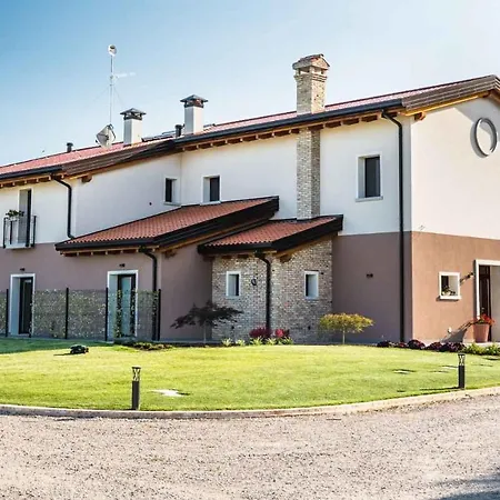 ファームステイ Casale Ai Prati ラティザーナ